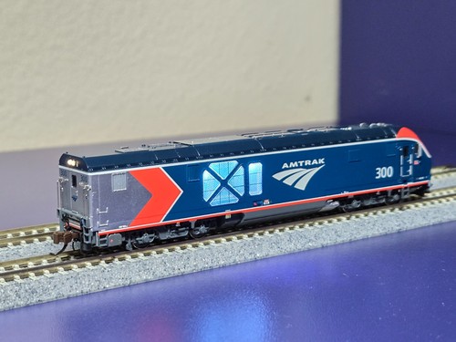 N Scale Bachmann Siemens ALC-42 Charger, Amtrak 300 Phase VI, DCC & Sound, 68352 - Picture 3 of 7