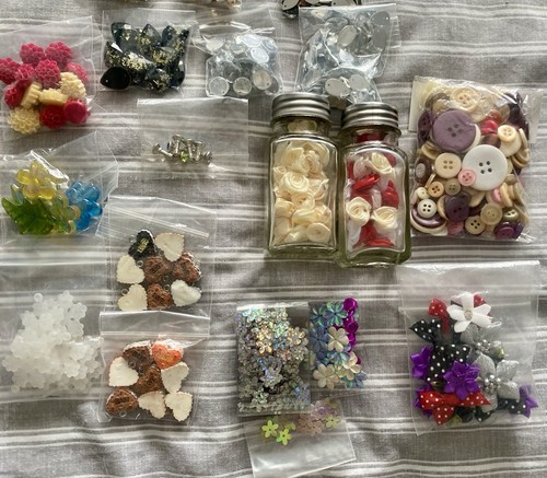 Craft Embellishments Lot, Charms, Flat Backs, bows, sequins, flowers & bells - Picture 5 of 6