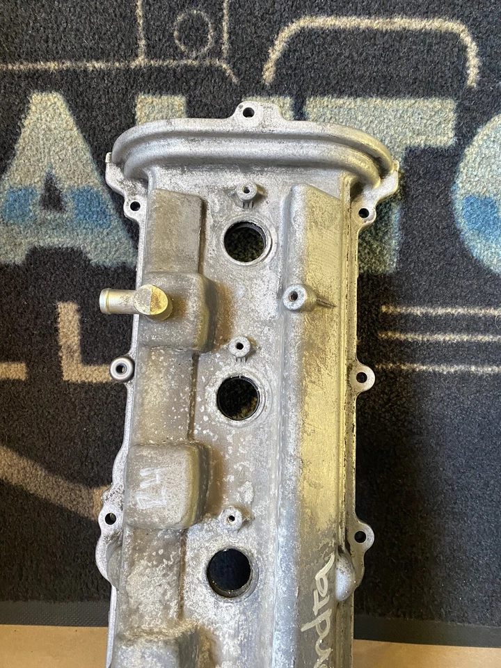 2001-2004 TOYOTA SEQUOIA SR5 RIGHT PASSENGER ENGINE VALVE COVER(5242) - Image 3 of 4