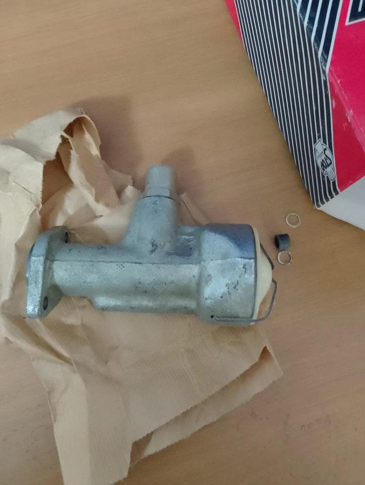 Parada cilindro maestro embrague peugeot 404 rs5792500 nos Foto 3 de 4