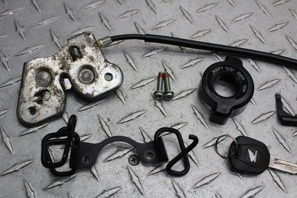 2013 HONDA CBR500R IGNITION LOCK KEY SET W/ GAS CAP AND SEAT LOCK 35010-MGZ-A01 - Image 2 of 4