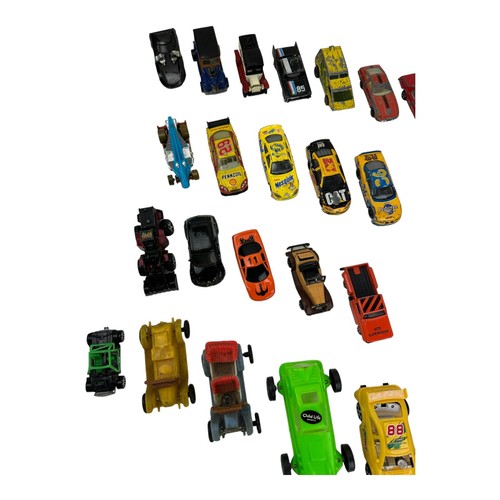 LOT OF 39 TOY CARS - DIECAST, HOT WHEELS, ETC. T011 - Picture 8 of 13