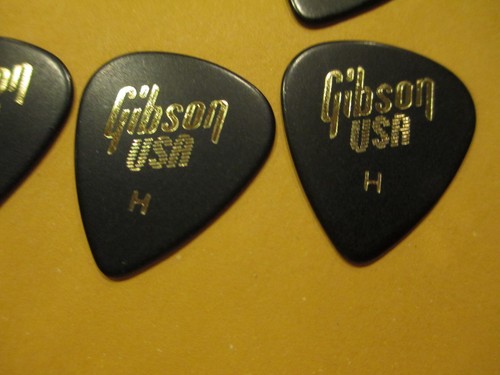 25 GIBSON USA GUITAR PICKS - EARLY 90'S - 351 TYPE IN BLACK - HEAVY .88 mm - Picture 1 of 3