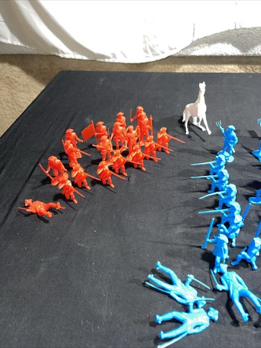 MPC American Revolution British Infantry Red And Blue Lot Of 48 - Picture 16 of 17