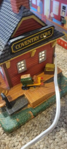 Lemax Coventry Cove Bahnhof Weihnachtsdorf beleuchtetes Gebäude - Bild 5 von 12