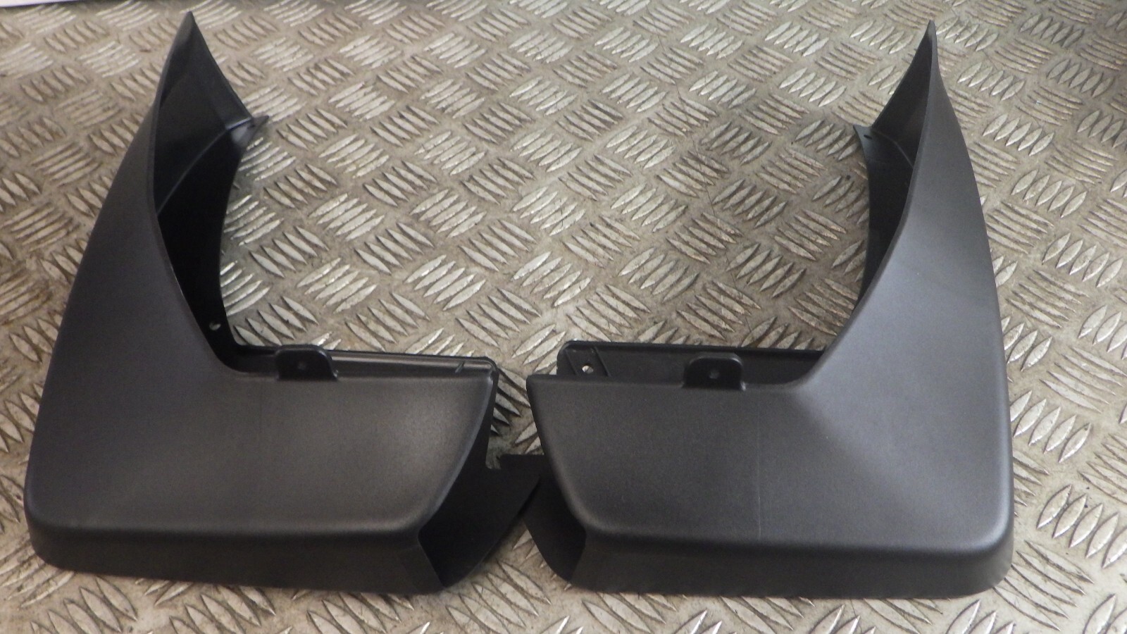 Peugeot 5008 mud flap set for rear 1615102480 genuine new