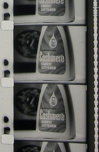 CASHMERE GOES IN WITH DETERGENT COMMERCIAL 16MM FILM MOVIE ON REEL G91A - Imagen 4 de 7