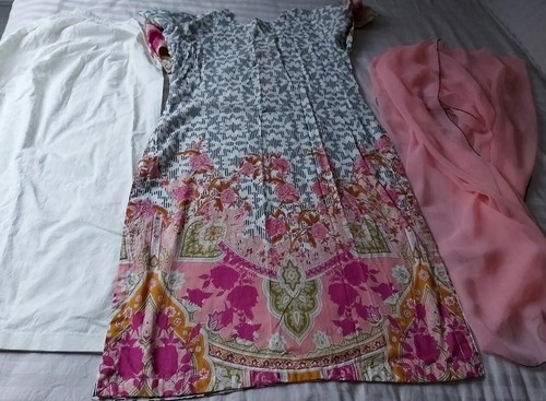 Pakistani designer Lawn Suit , Shalwar Kameez Dupatta , large ,asian ,L - Picture 12 of 14