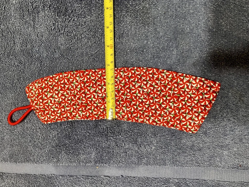 Acogedora manga de taza de café de Navidad hecha a mano | Portavasos de tela reutilizable frío caliente Foto 4 de 4