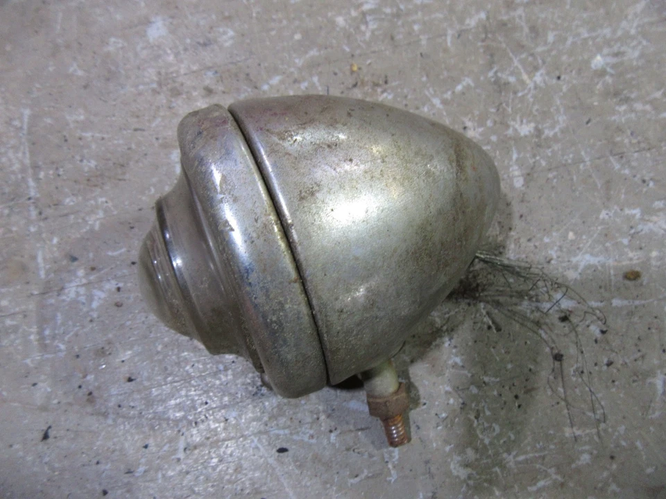 1949-1952 Chevrolet STyleline Belair rear back up light housing chrome lens Foto 3 de 4