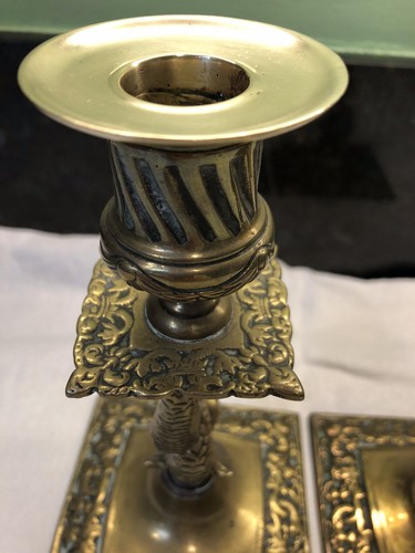FAVOLOSO PORTACANDELE VINTAGE IN OTTONE ORNATO DELFINI!!! - Foto 17 di 24
