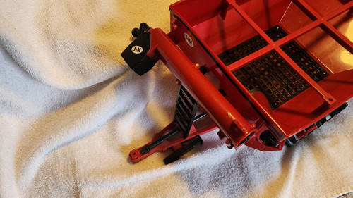 Ertl Big Farm Red Grain Cart 1/16 Scale Toy J&M 875 Tractor Accessory - Picture 2 of 11