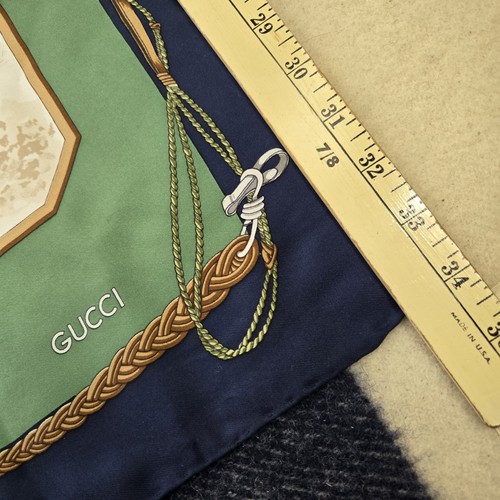 Rare Vintage 80s GUCCI Silk Scarf 34" Mallard Hunting Motif Animal Print Square - Picture 8 of 9
