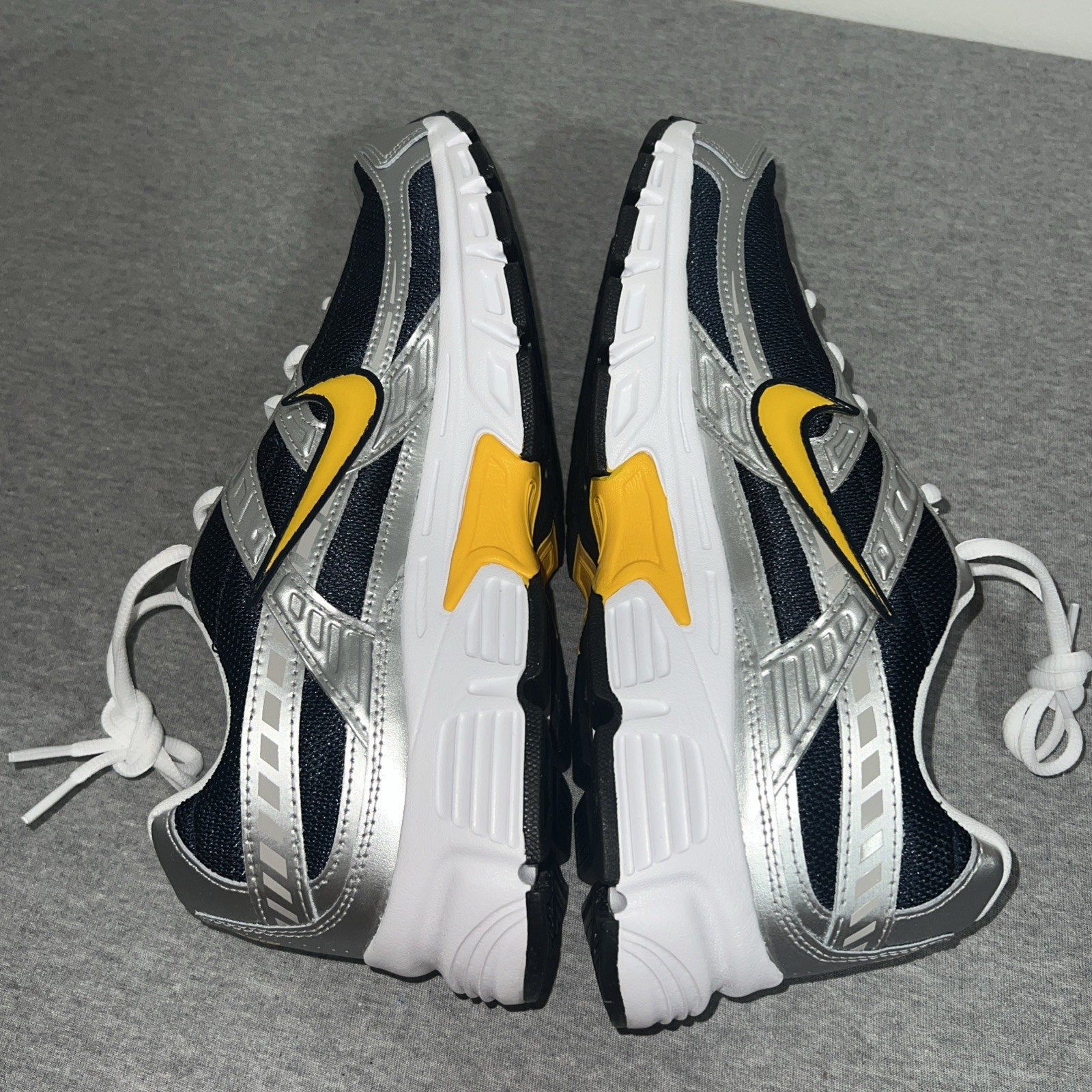 Nike Initiator Trk3 IB4467-451 Mens Sz 11 Shoes Obsidian/TM Gold