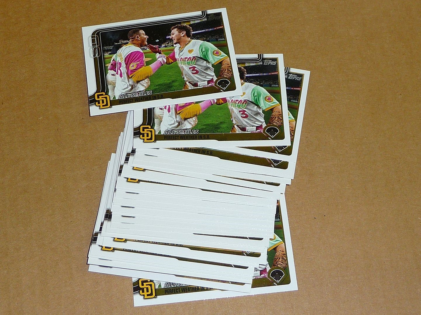 2025 Topps BASE LOT OF 35 CARDS MANNY MACHADO ALL SMILES PADRES #143