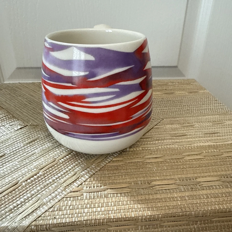 Caneca Starbucks Artist Series 2016 vermelha roxa abstrata 12 oz pincelada - Imagem 4 de 4