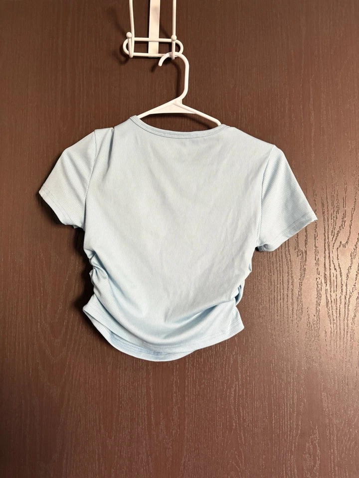 Women's Light Blue Short Sleeve Cropped Workout Top Size XS - Image 2 of 2