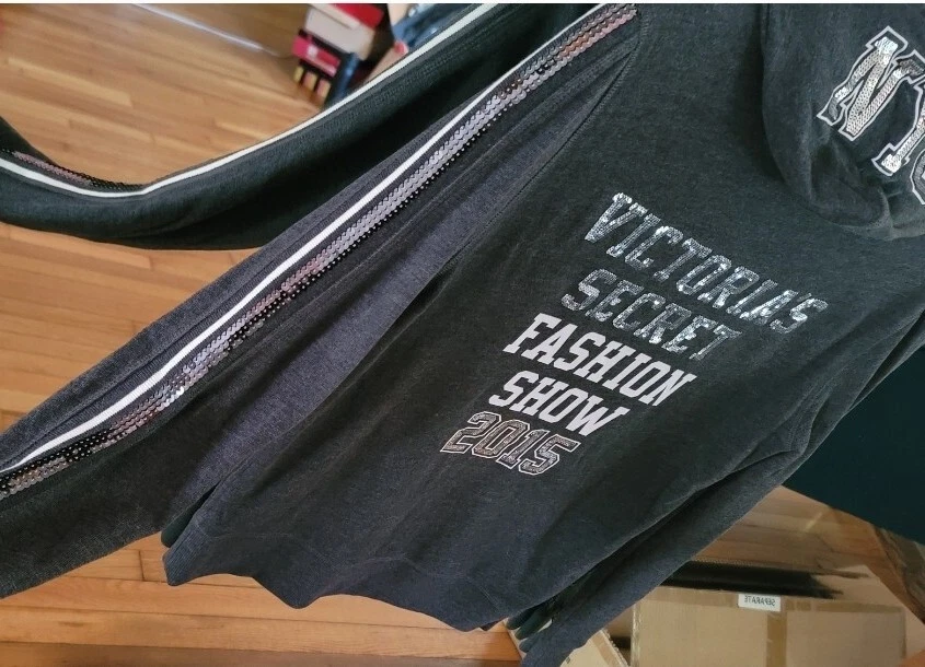 UNDERCOVER Giacca con cappuccio e zip intera nuova con etichette Victoria's Secret 2015 NYC VS Fashion Show Bling XS