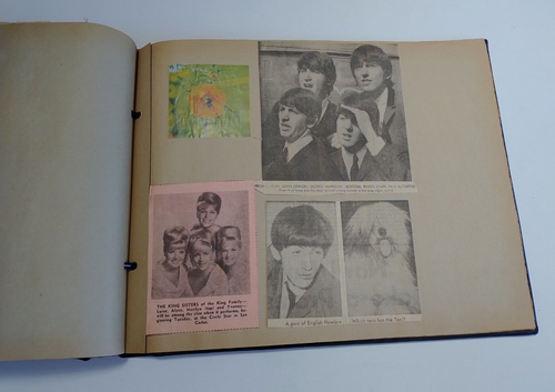 VINTAGE 1960'S BARBIE SNAPS 'N SCRAPS BLACK VINYL SCRAPBOOK - Picture 8 of 12