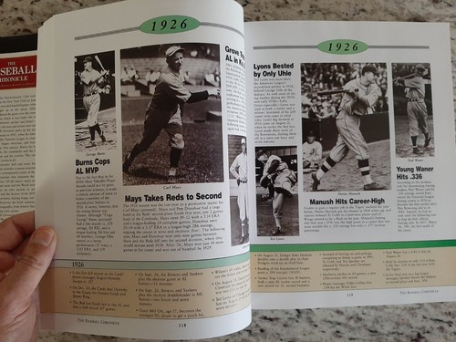 THE BASEBALL CHRONICLE ~ YEAR-BY-YEAR HISTORY OF MAJOR LEAGUE BASEBALL (2001) HC - Picture 14 of 15