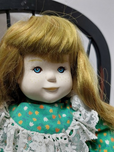 MUÑECAS DE COLECCIÓN DE PAULINE INC. PBJ 13" NIÑA OJOS AZULES CON ATUENDO ORIGINAL - Imagen 3 de 11
