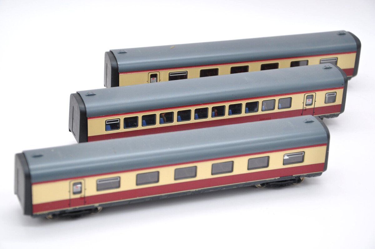 Roco Model Railway No. 43011 & 43014 H0 Tee Diesel Railcar VT 11.5