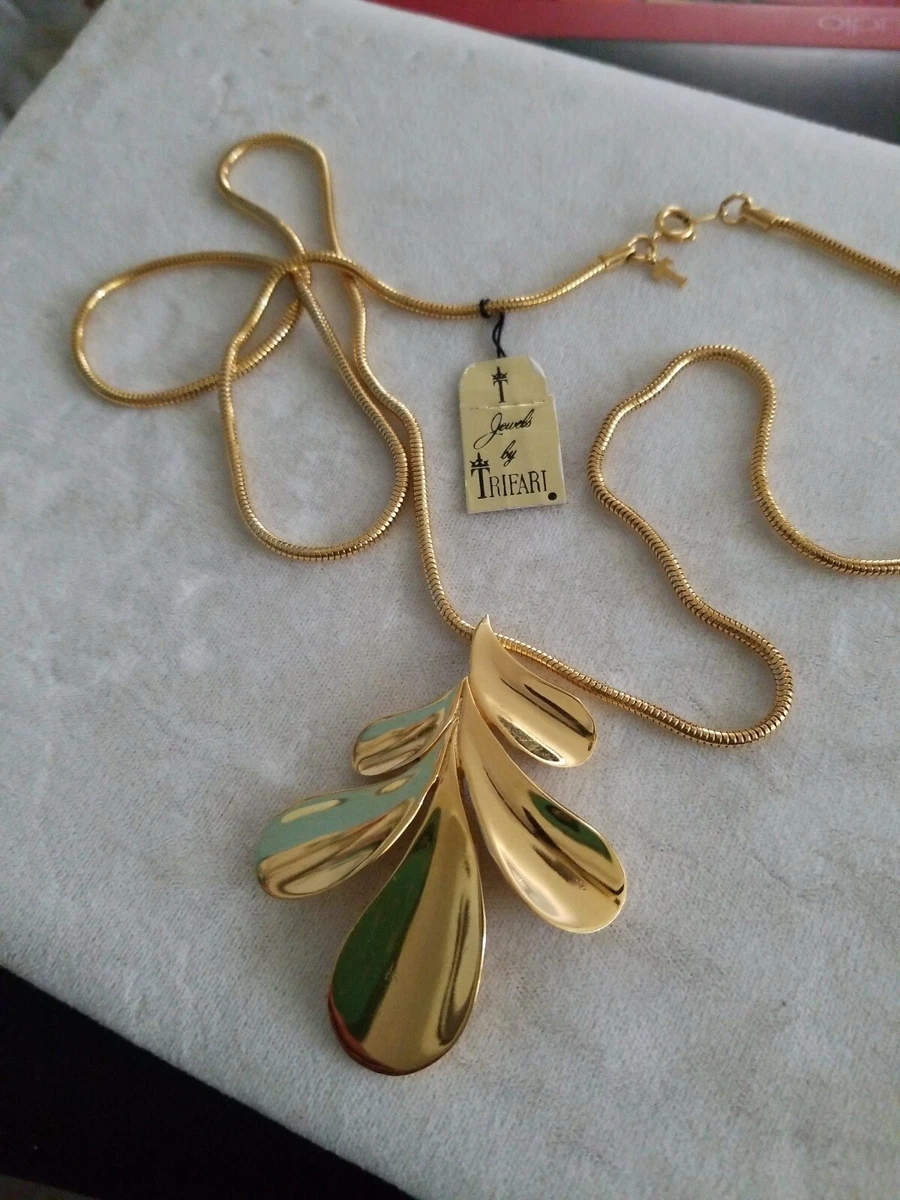 Vintage rare jewels by Trifari Goldtone leaf Necklace With Original Tag