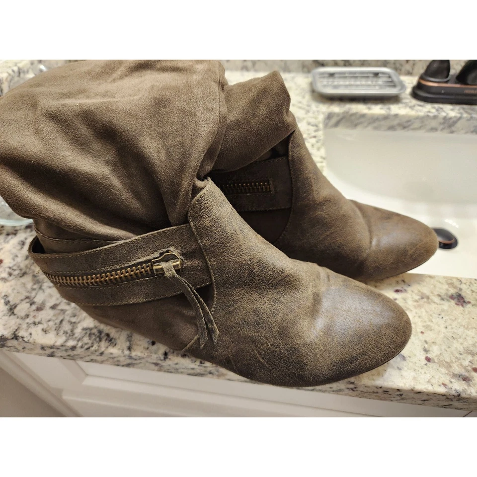 Botas altas de tacón bajo de gamuza Michael Antonio Scrunch para mujer talla 7 Foto 3 de 4