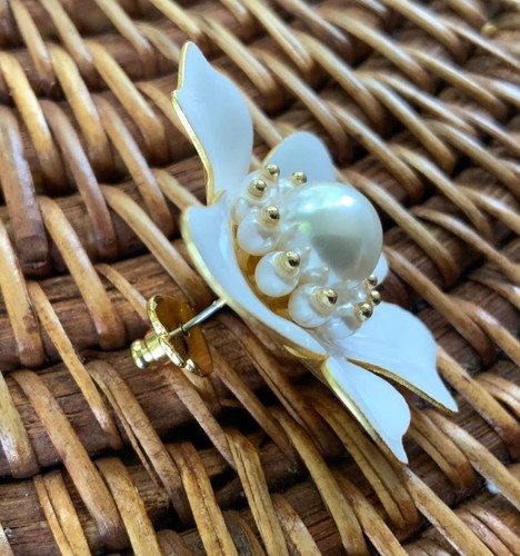 KATE SPADE Earrings ⭐️ New FLORA WHITE GOLD ENAMEL/PEARL/CRYSTAL PIERCED Flowers - Picture 19 of 22