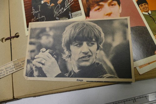 Beatles Rare Collection Scrap Album Photos over 85 photos, newspaper, postcards - Picture 10 of 12