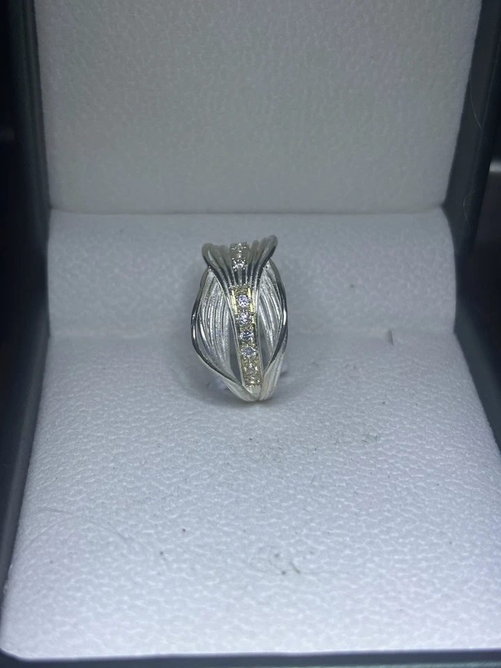 Anello artigianale placcato argento con 9 moissaniti incastonate a mano 💫 - Immagine 2 di 4