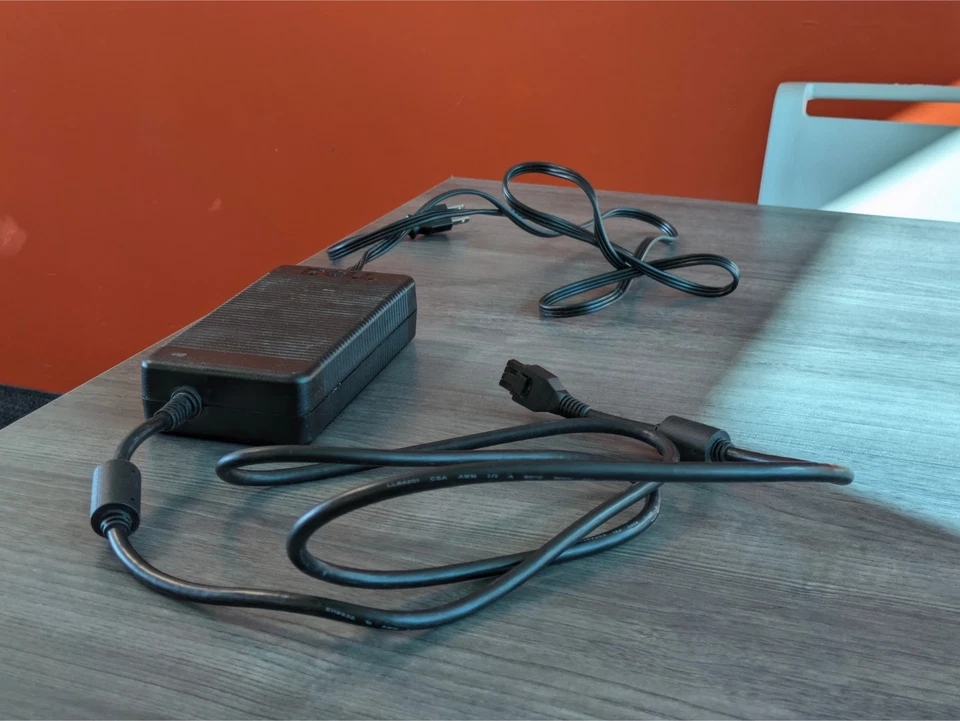 Dell AC/DC Power Adapter MNF 8-Pin DC12V 12V 18.0A DA-2 Series MK394 Rev A02 - Image 3 of 4