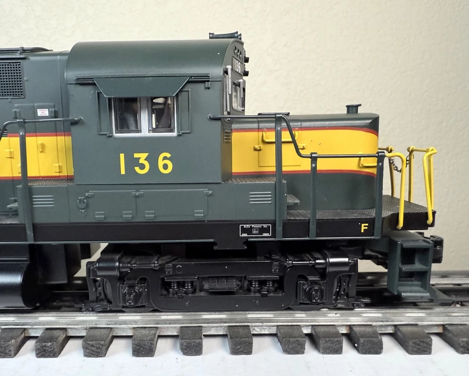 USED LIONEL (6-28219) SEABOARD ALCO C-420 DIESEL LOCOMOTIVE #136 - NO BOX - Image 3 of 4