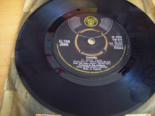 ELTON JOHN " DANIEL " 7" VINYL -1972 -G+/G - (LIGHT CRACKLE)