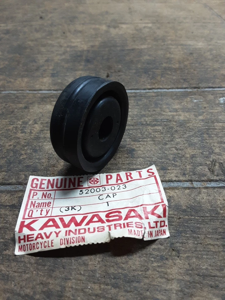 Tapa del tanque de aceite de piezas originales Kawasaki KT250 KD125 KE250 KE125 KS125 52003-023 Foto 2 de 4