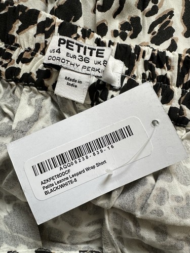 BNWT Dorothy Perkins petite leopard wrap shorts black/white, size 8 petite - Picture 3 of 4