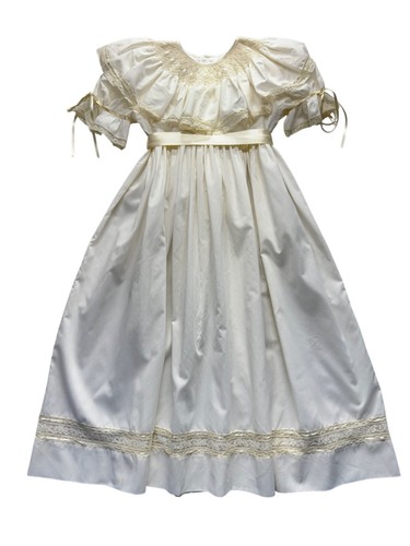 Vintage Taufkleid mit Spitzendetails & Bandverschluss #293B