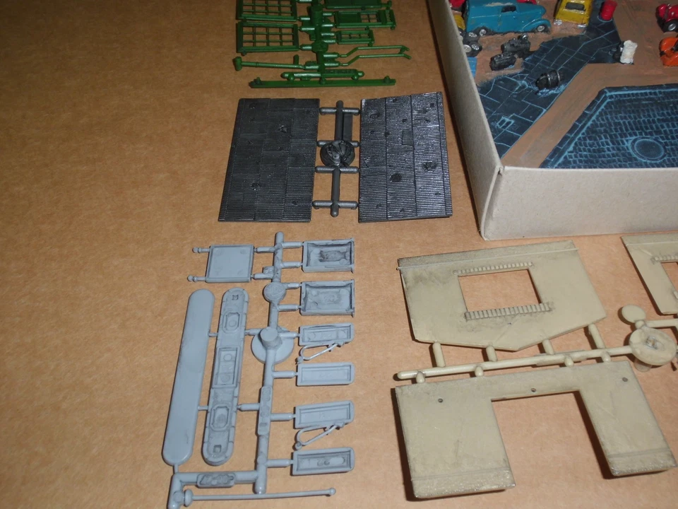 Faller 130349 Tankstelle mit Autoreparatur für Märklin , Roco........ - Bild 4 von 4