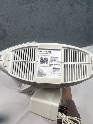 Netgear Orbi RBR50v2 Router + RBS50v2 Satellite Tri-Band Mesh WiFi System - Afbeelding 14 van 14