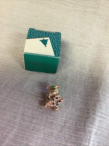 Vintage Avon Gold Tone Teddy Bear Pin Lapel Christmas Rhinestones Red Green - Picture 4 of 4