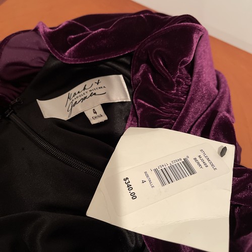 $340 NWT MARK&JAMES BADGLEY MISCHKA BERRY VELVET ONE SHOULDER RUFFLE DRESS 4 - Bild 11 von 12