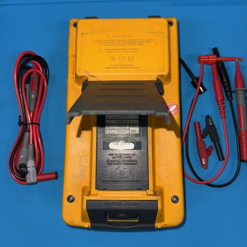 Fluke 744 Documenting Multifunction Process Calibrator - Picture 2 of 3