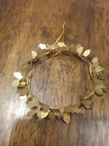 VINTAGE Gold Tone Metal Wreath Christmas Ornaments Set of 2 in Box 2.5in - Picture 7 of 13