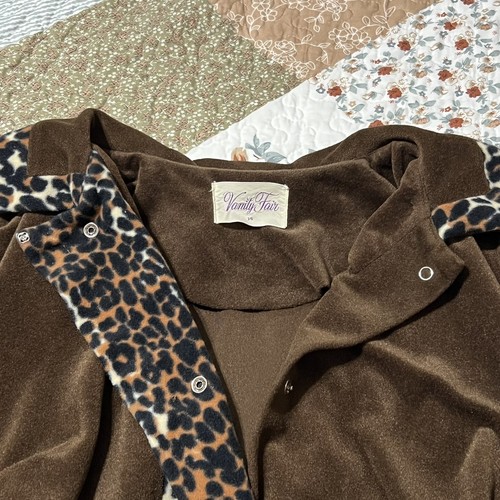 Vintage Vanity Fair Brown Fleece Long Robe Sz 14 Pockets Animal Print Trim - Picture 9 of 14