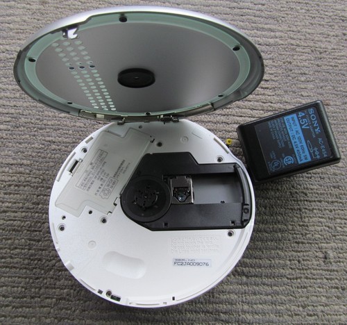 PANASONIC SL-CT700 PORTABLE PERSONAL CD MP3 PLAYER W/ FRESH BATTERIES. - Picture 4 of 5