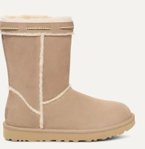 Women's UGG CLASSIC SHORT SHEARLING BRAID Suede Boot Sz 8 Dune Color 🎁 W Doc - Picture 3 of 12