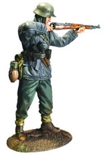 W. Britains BR25078 German Standing Firing K98 in Parka