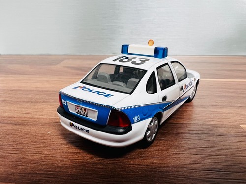 Geneve Police, Vauxhall Vectra, 1.43 Schuco - Picture 2 of 7