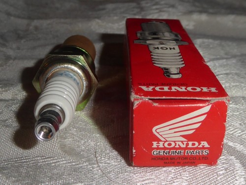 Bujía soplador de nieve Honda NGK - Imagen 5 de 6