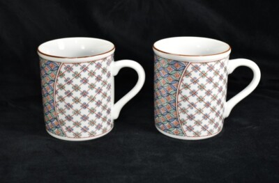 Vintage Chinese Or Japanese?? Porcelain Cups/ Mugs Set Of 3 Vintage Chinese Or Japanese?? Porcelain Cups/ Mugs Set Of 3